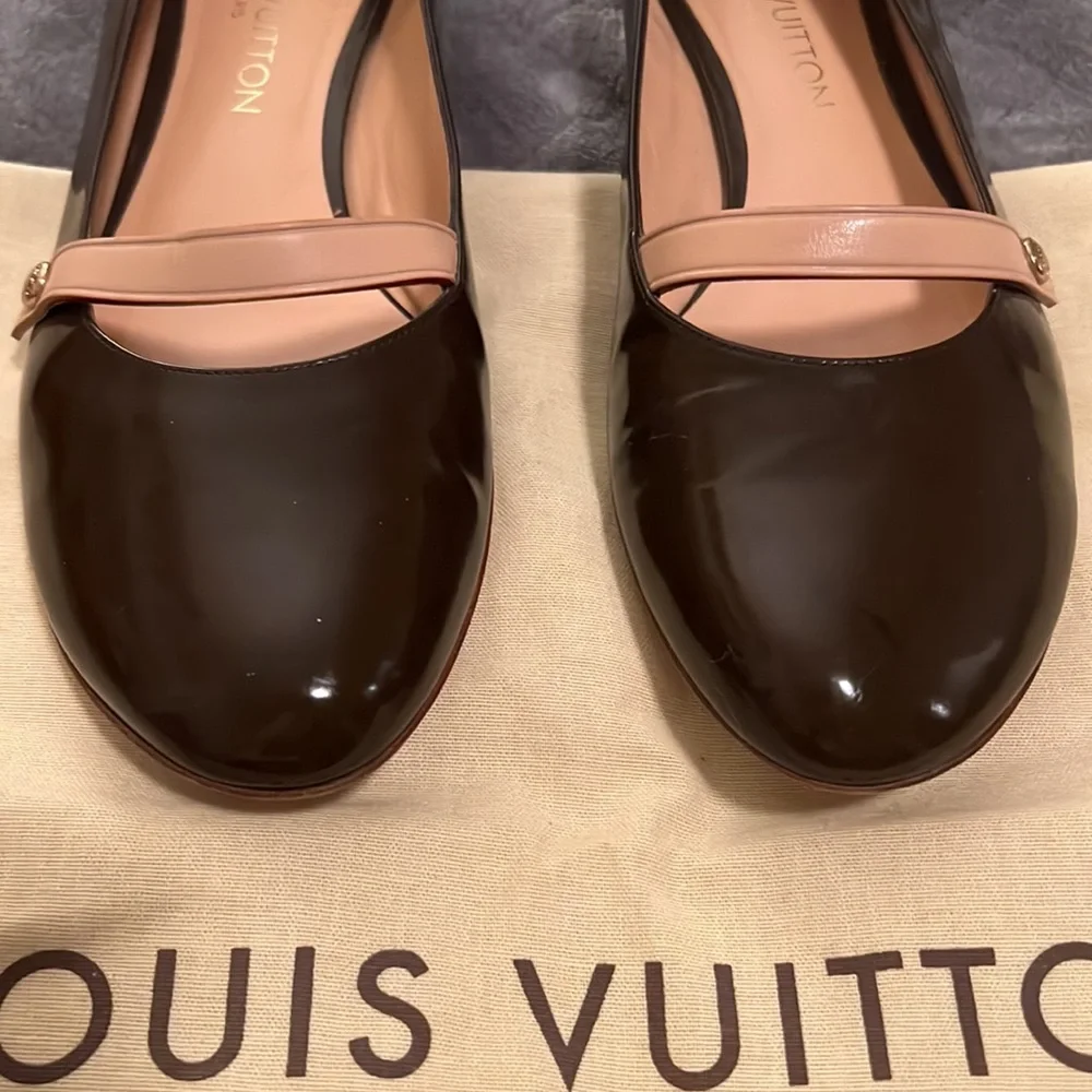 Louis Vuitton Patent Leather Flats with Pink Strap - Picture 4 of 11